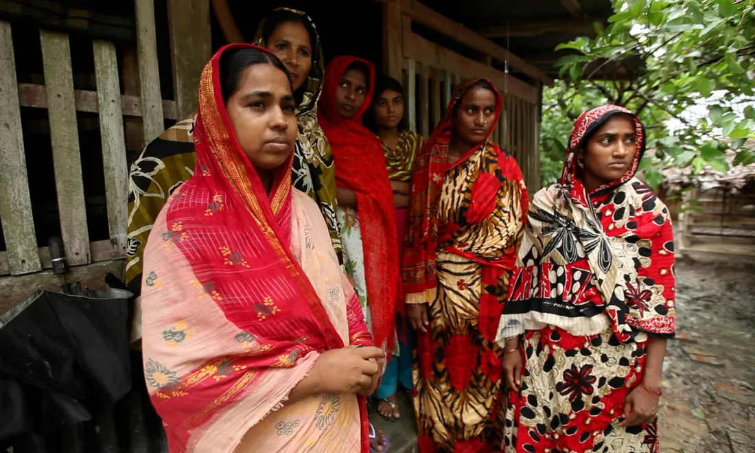 Women in village - Credit Stephan Bachenheimer, World Bank