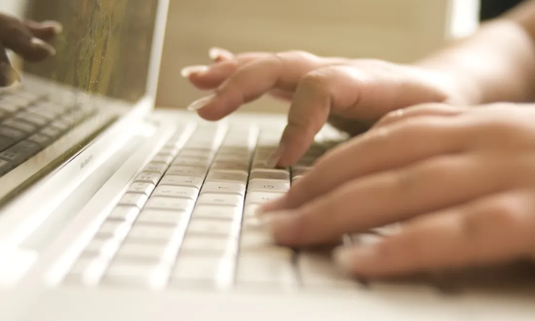hands typing in Computer