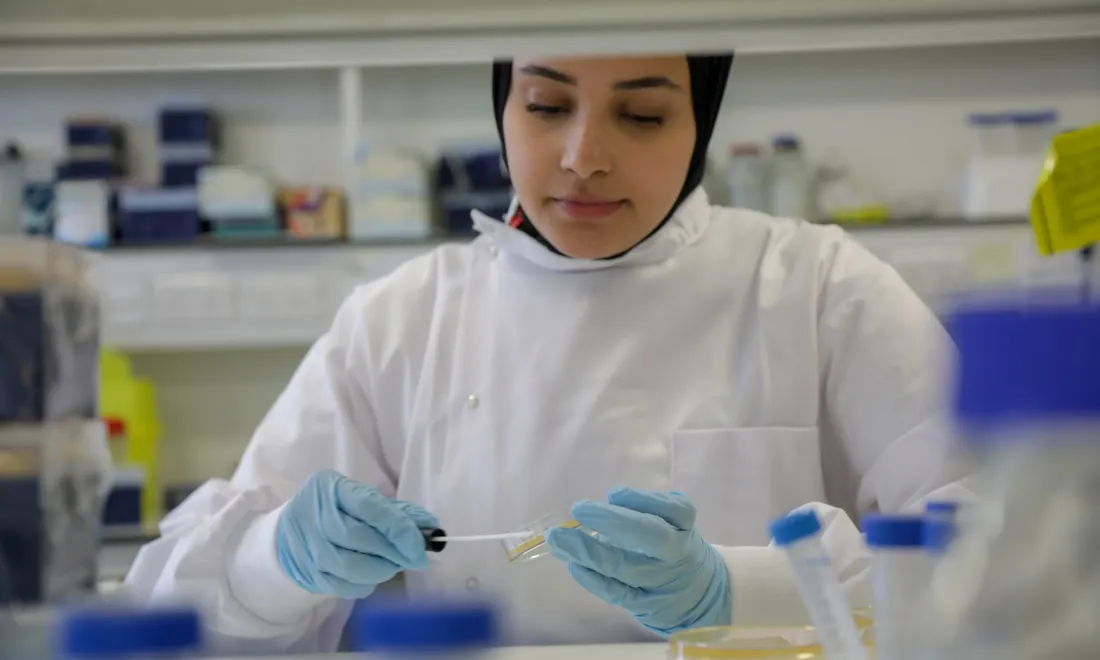 Researcher Testing for AMR - credit Will Crowne, DFID