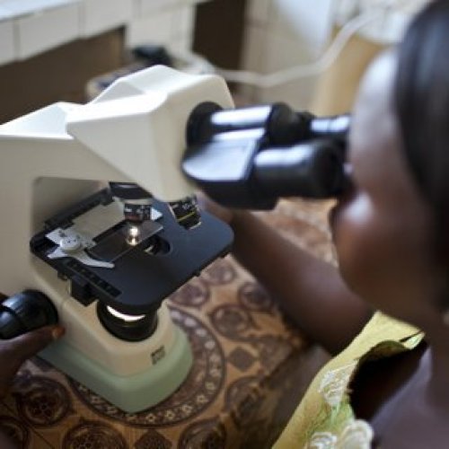 malaria-woman-microscopy-Africa-blood-testing, Gates Foundation