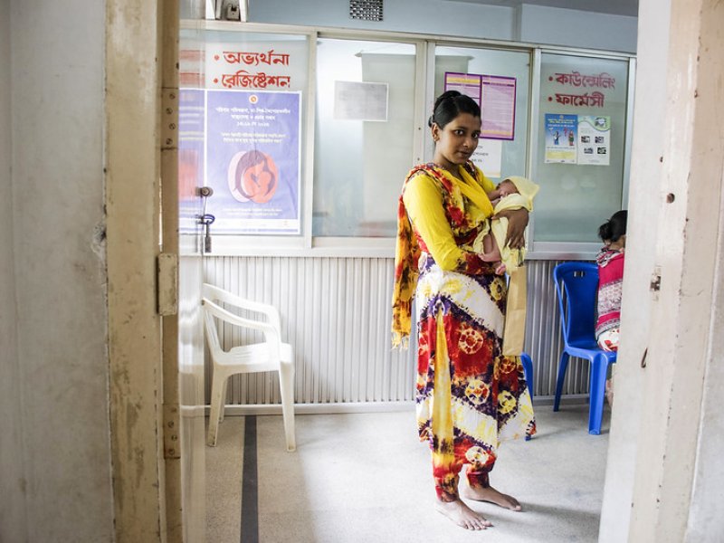 Woman and baby at medical clinic. Credit:  Photo: Rama George-Alleyne / World Bank